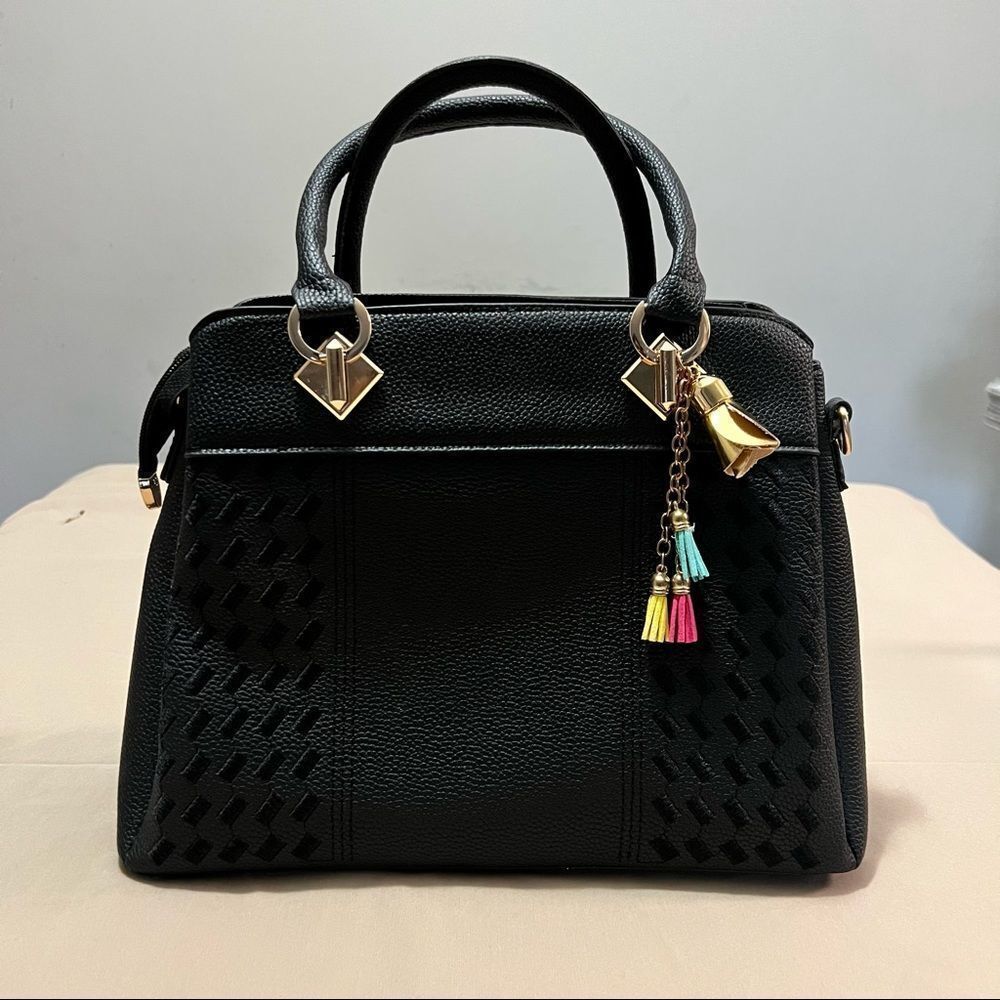 Unknown brand black woman’s handbag/purse